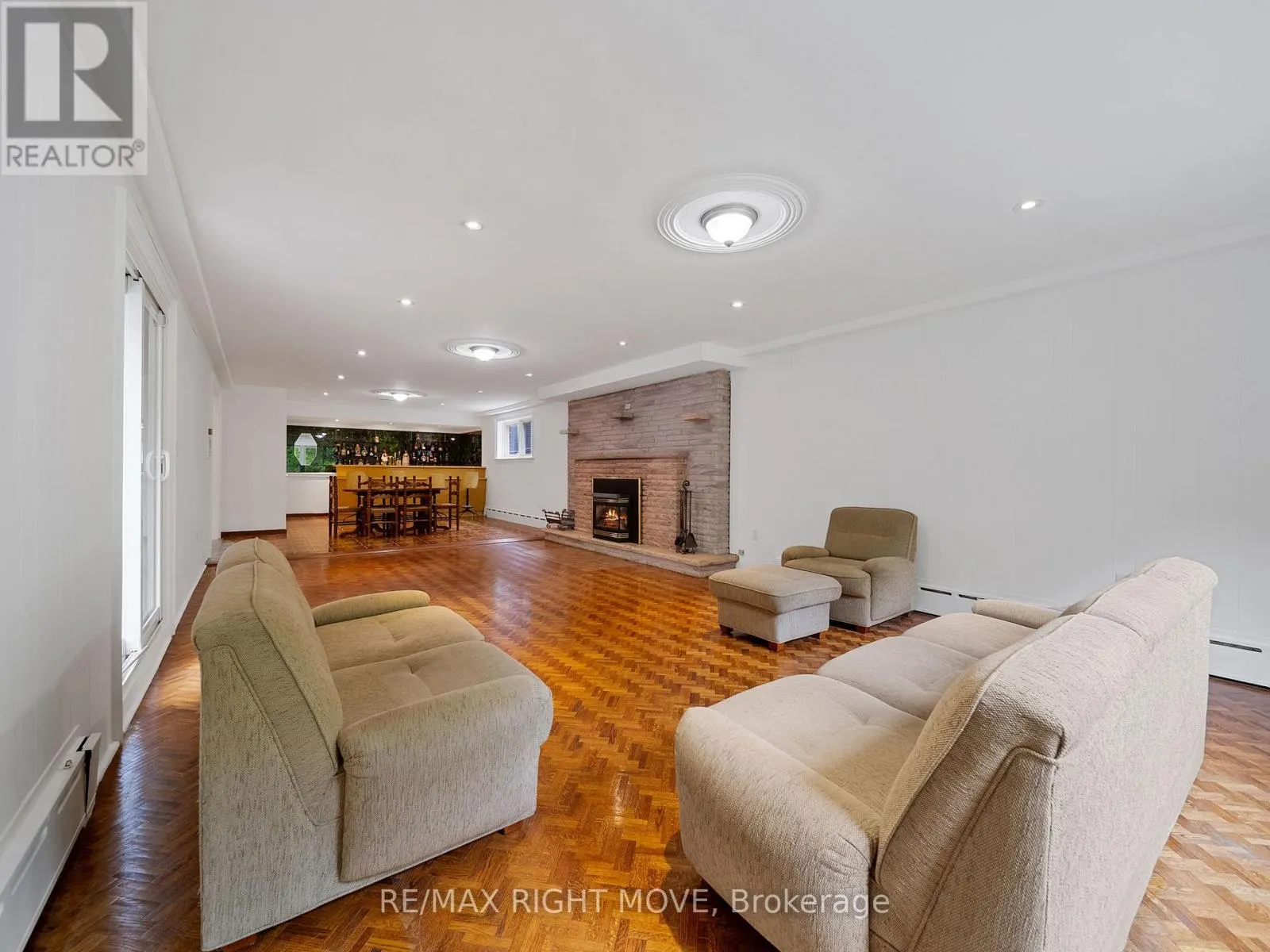 22 LADYSHOT CRESCENT