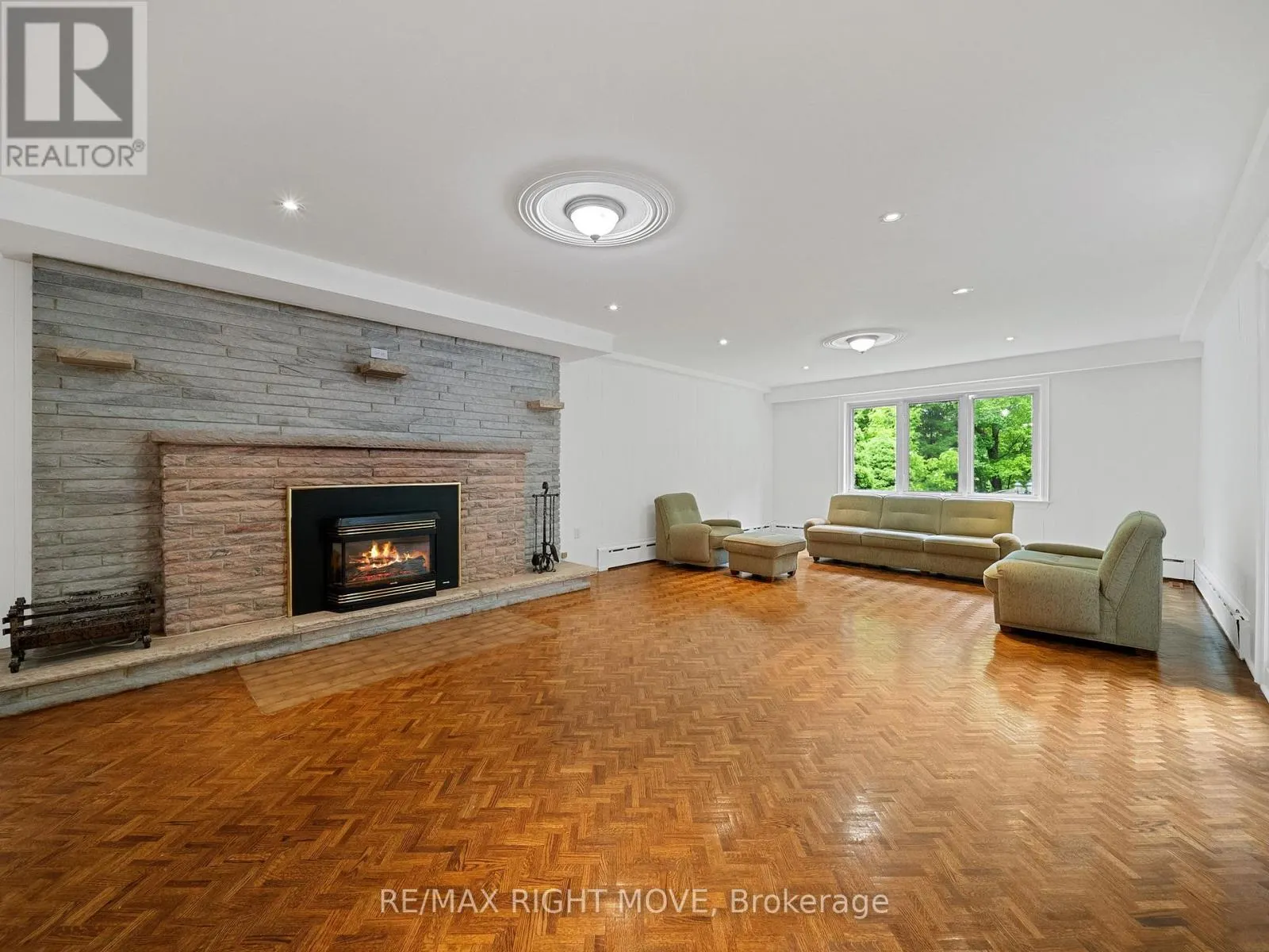 22 LADYSHOT CRESCENT