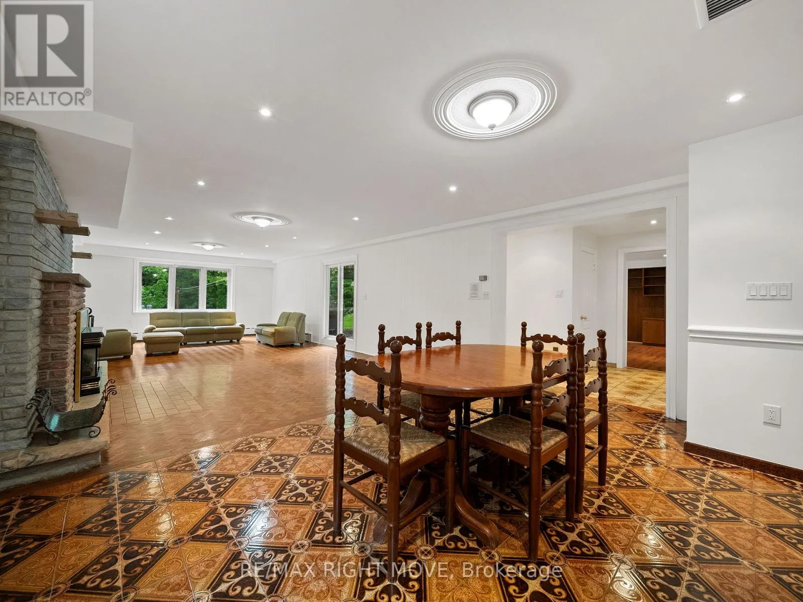 22 LADYSHOT CRESCENT