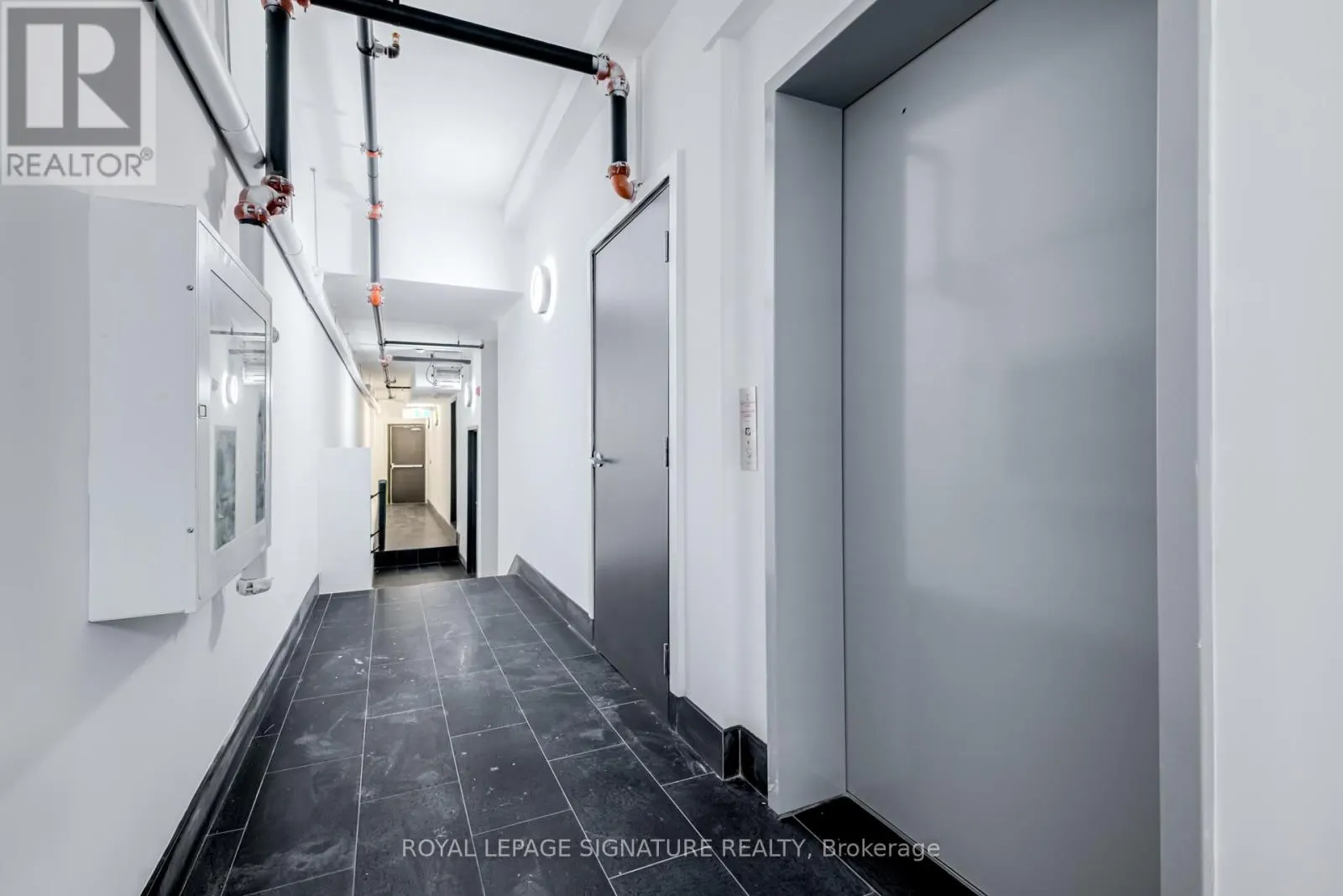 8 - 3039 DUNDAS STREET W