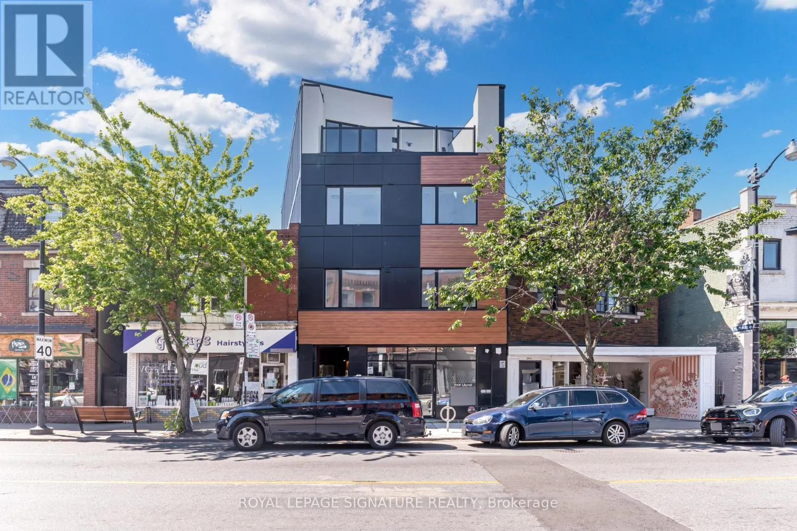 8 - 3039 DUNDAS STREET W