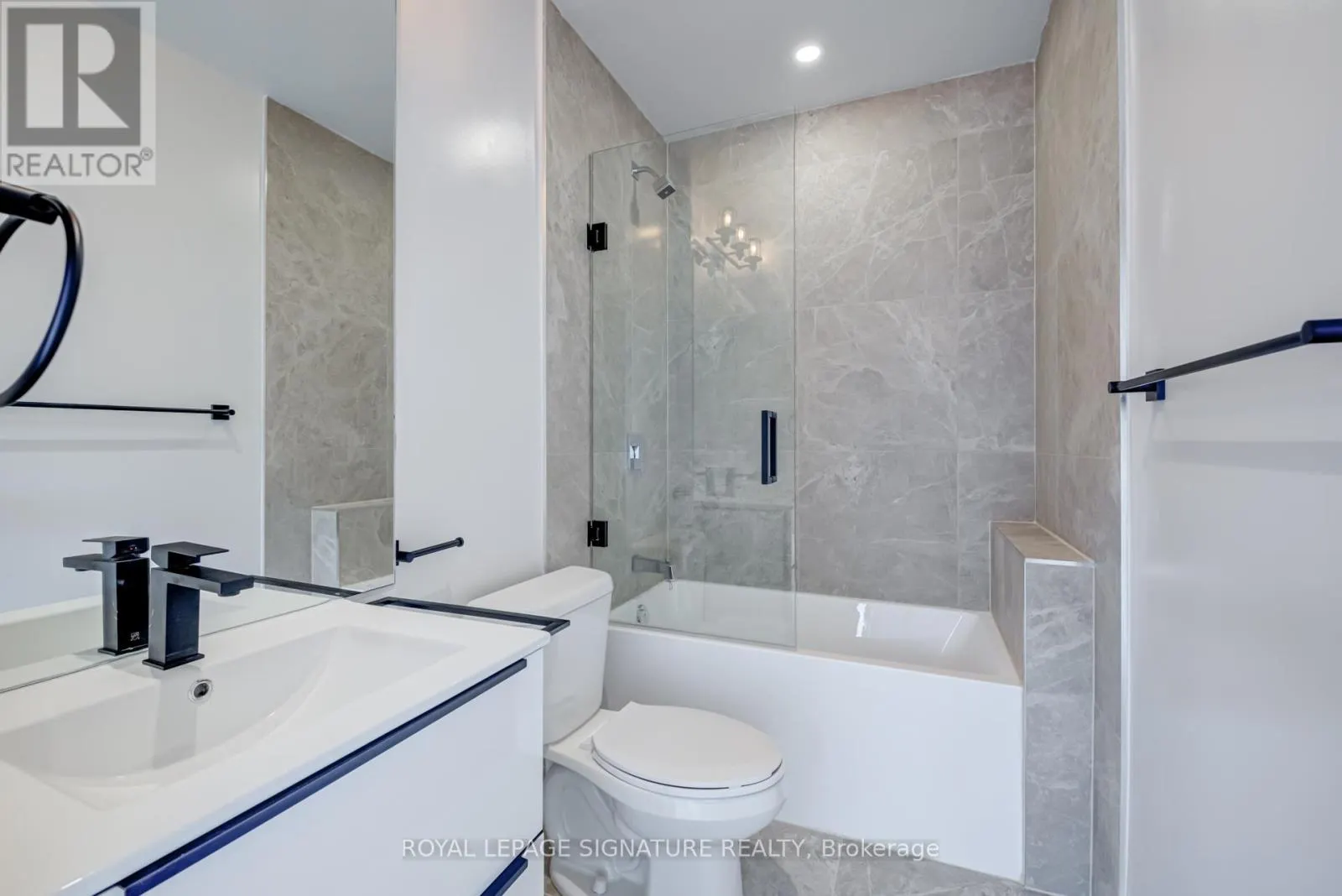 8 - 3039 DUNDAS STREET W