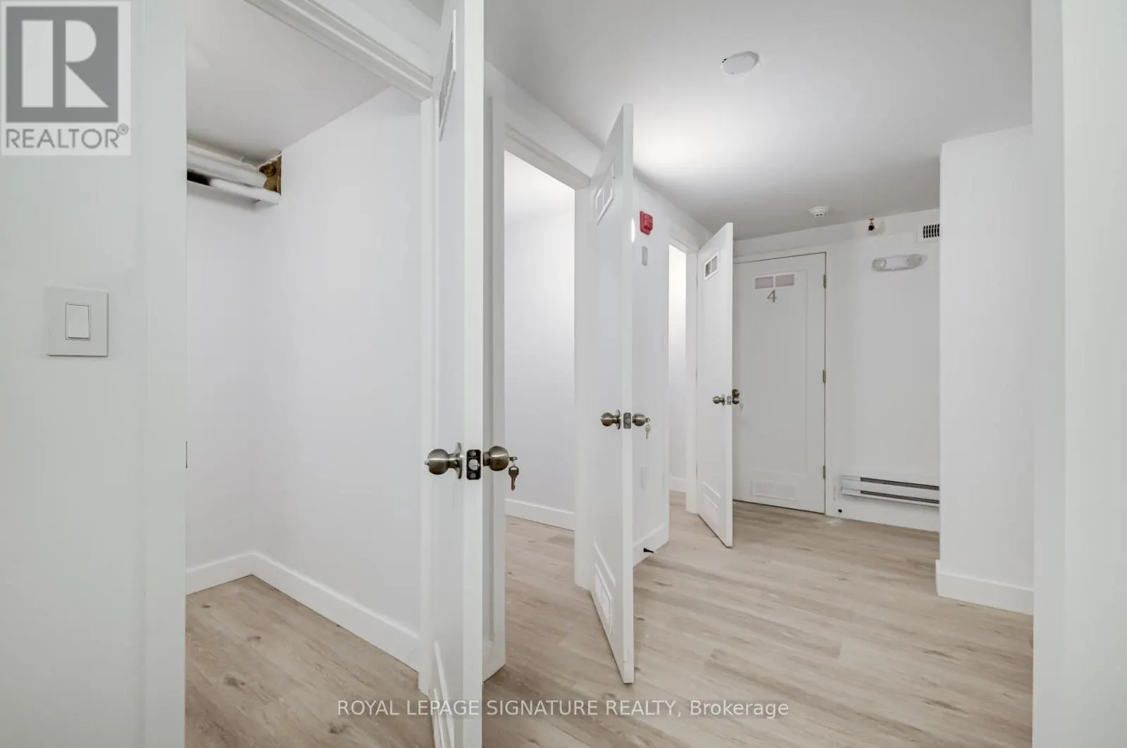 8 - 3039 DUNDAS STREET W
