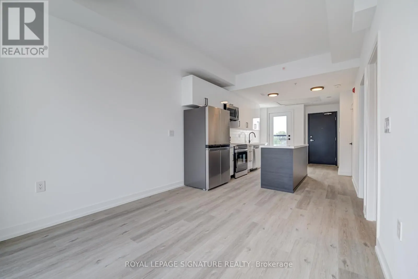 8 - 3039 DUNDAS STREET W