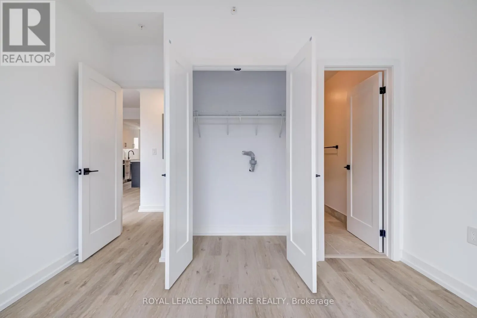 8 - 3039 DUNDAS STREET W