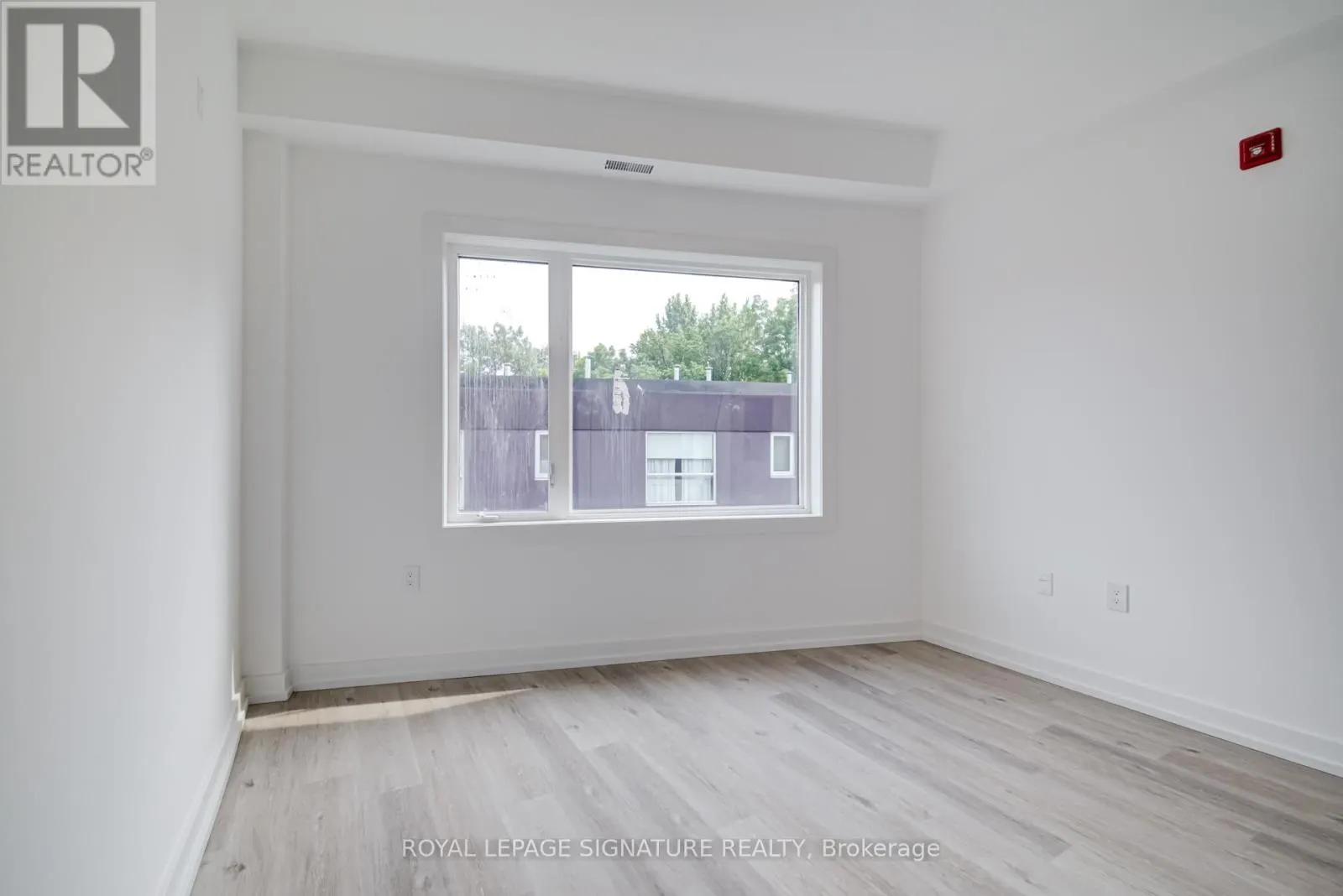 8 - 3039 DUNDAS STREET W