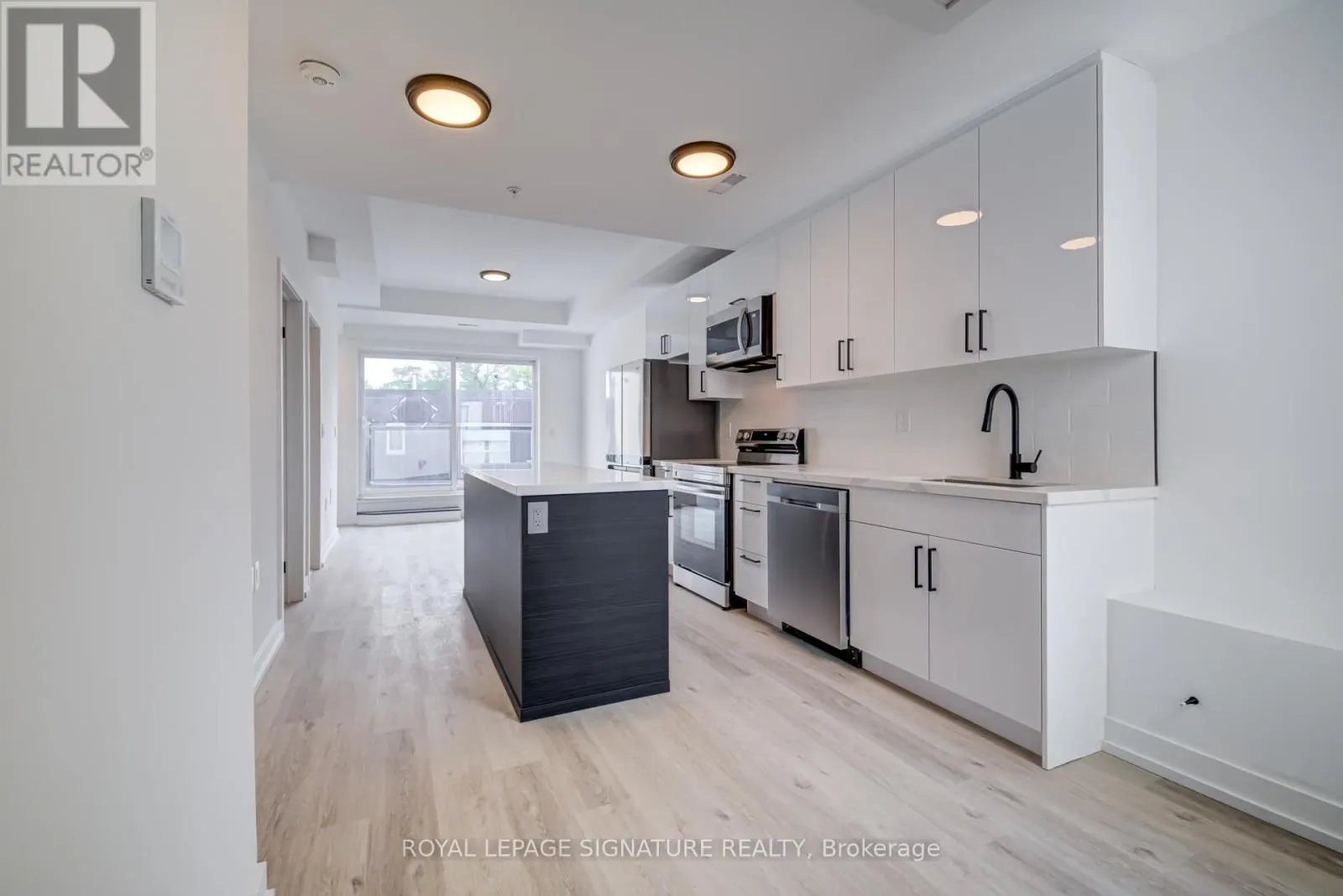 8 - 3039 DUNDAS STREET W