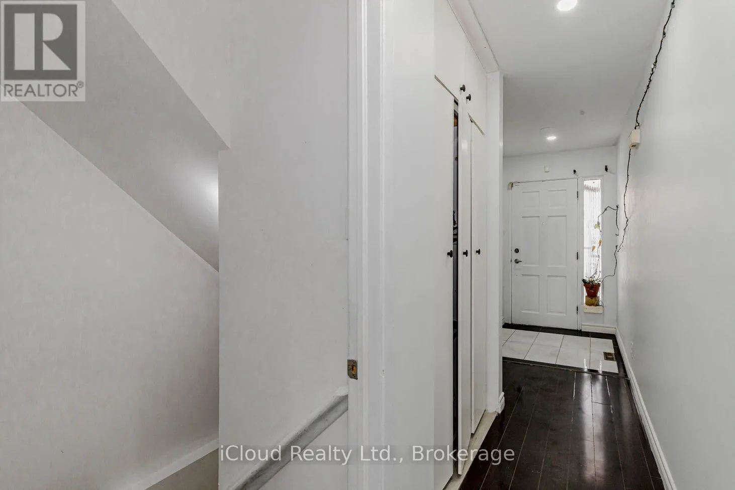 UNIT 1 - 7406 DARCEL AVENUE E