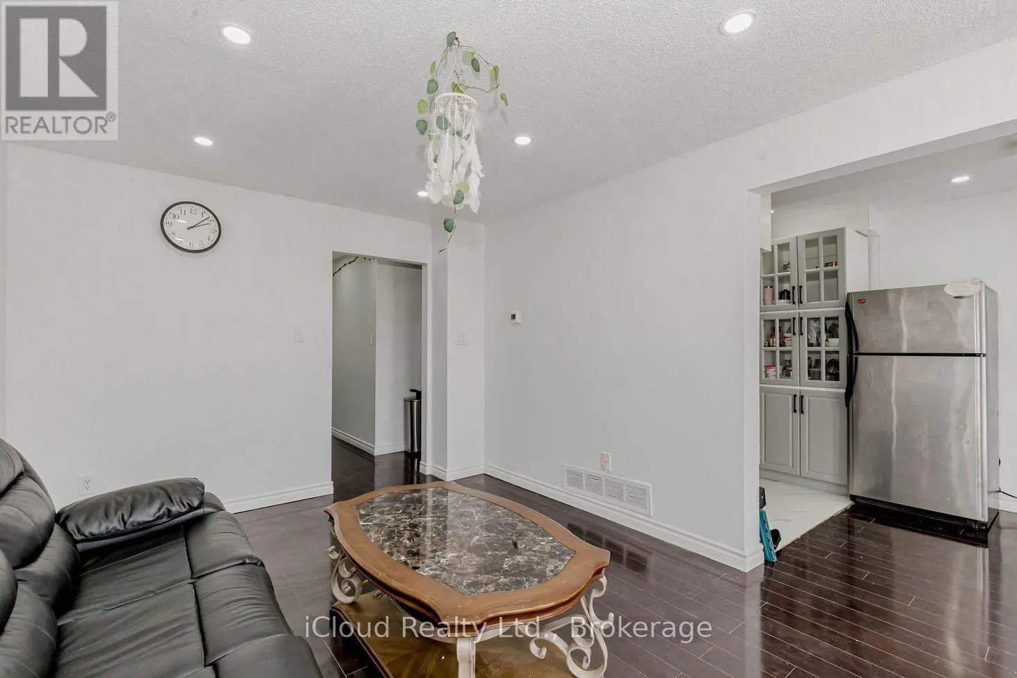 UNIT 1 - 7406 DARCEL AVENUE E