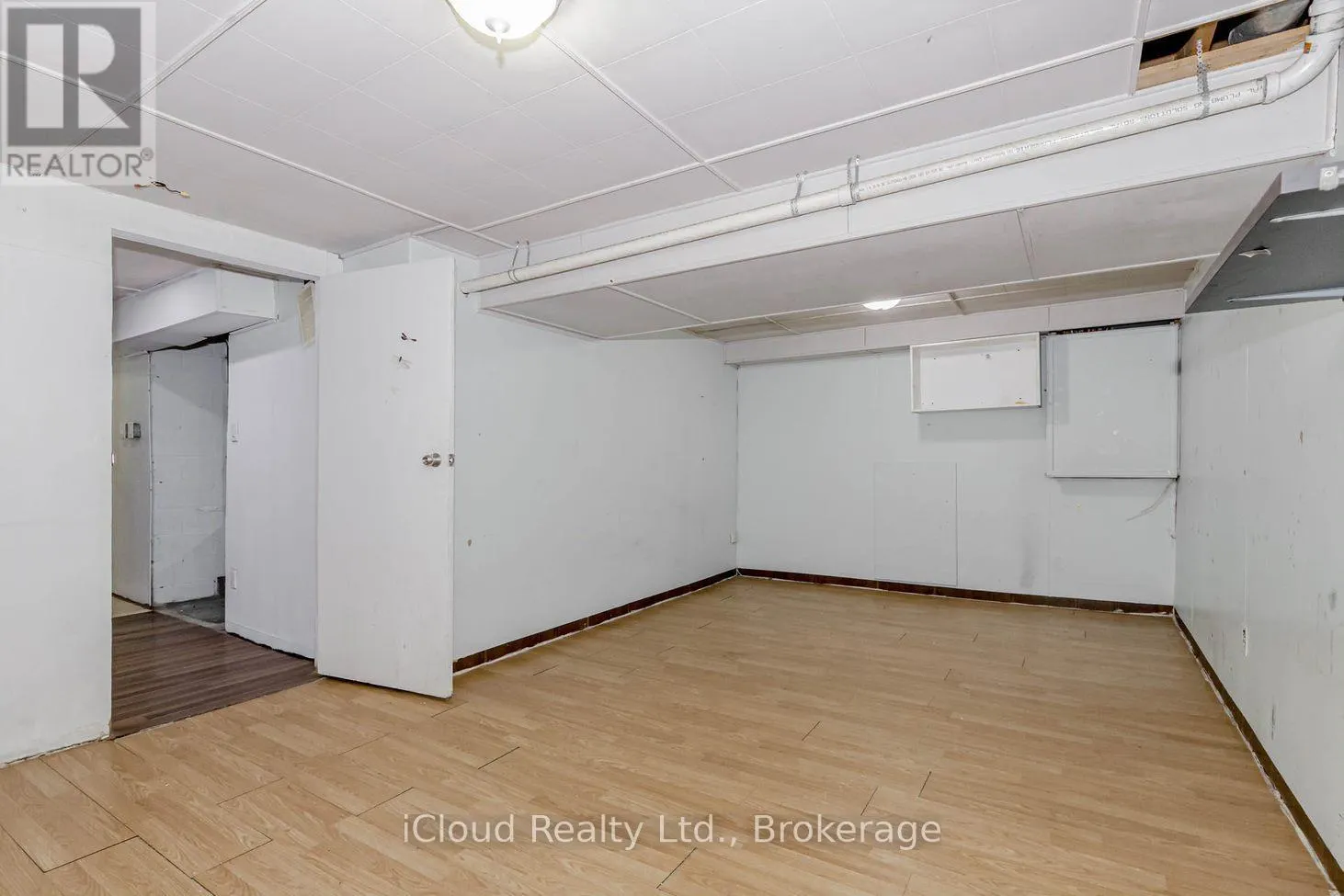 UNIT 1 - 7406 DARCEL AVENUE E