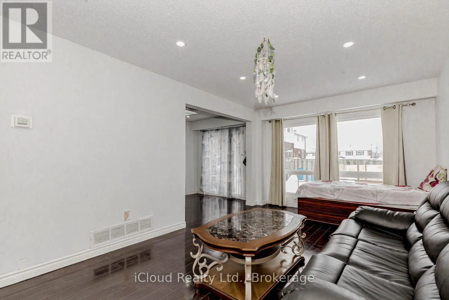 UNIT 1 - 7406 DARCEL AVENUE E