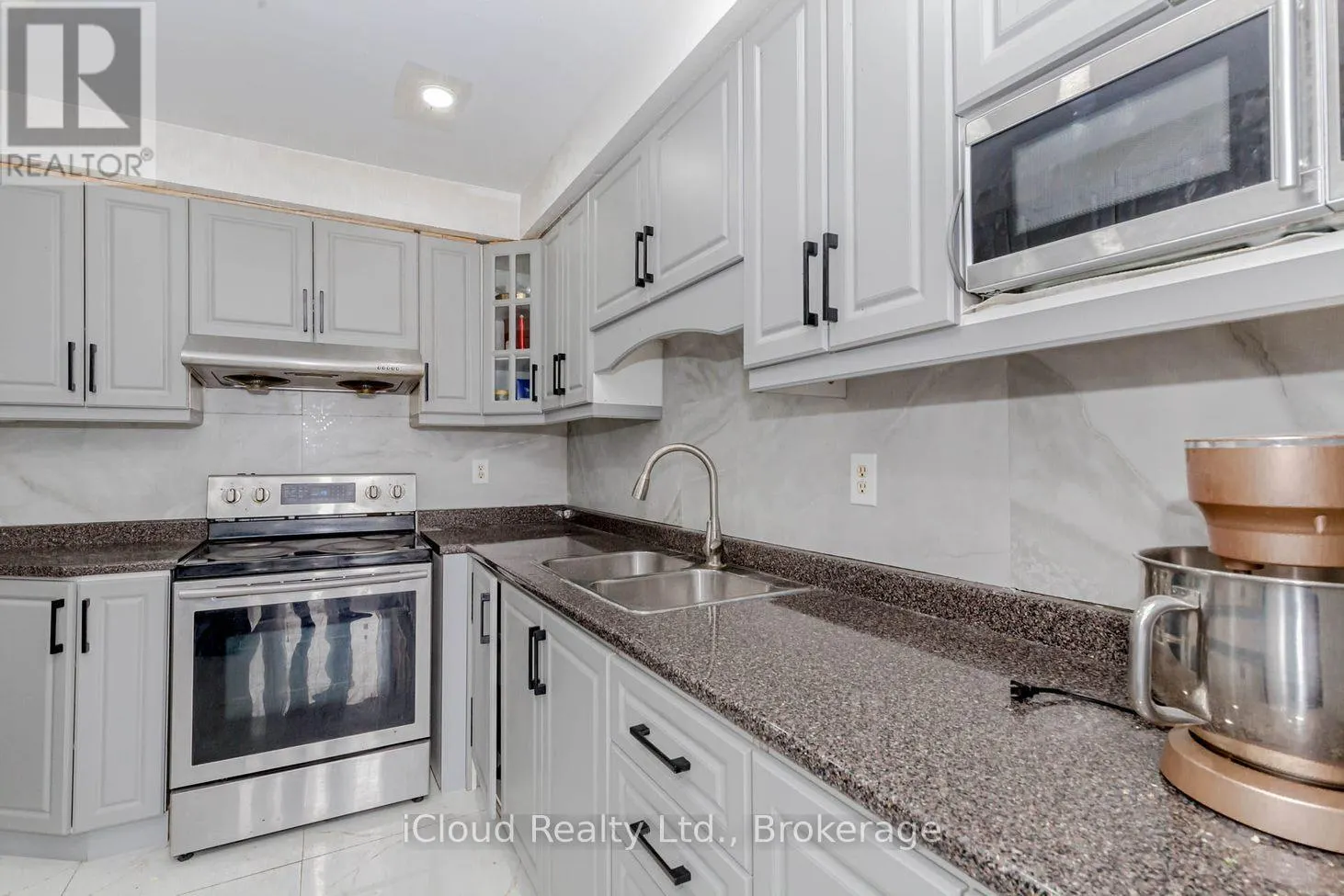 UNIT 1 - 7406 DARCEL AVENUE E