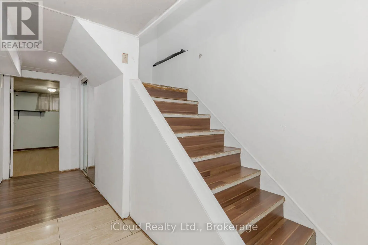 UNIT 1 - 7406 DARCEL AVENUE E