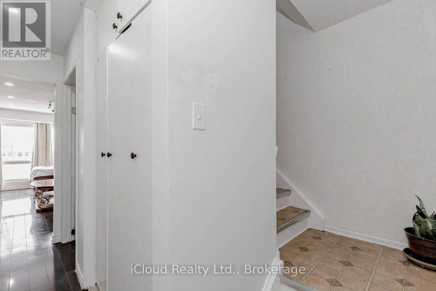 UNIT 1 - 7406 DARCEL AVENUE E