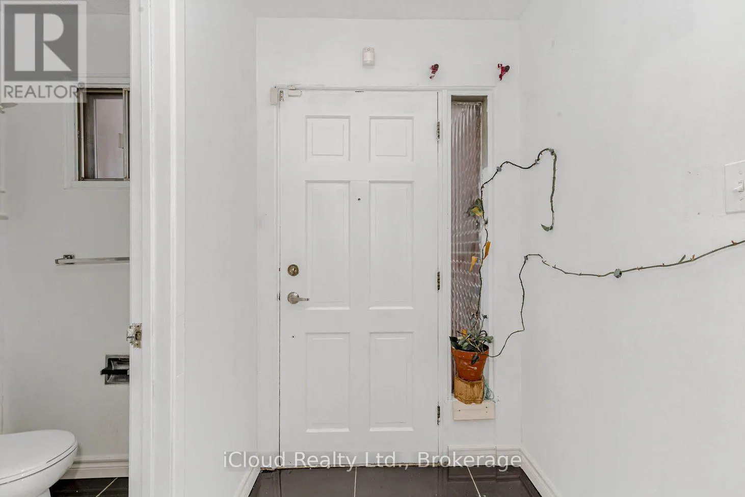 UNIT 1 - 7406 DARCEL AVENUE E