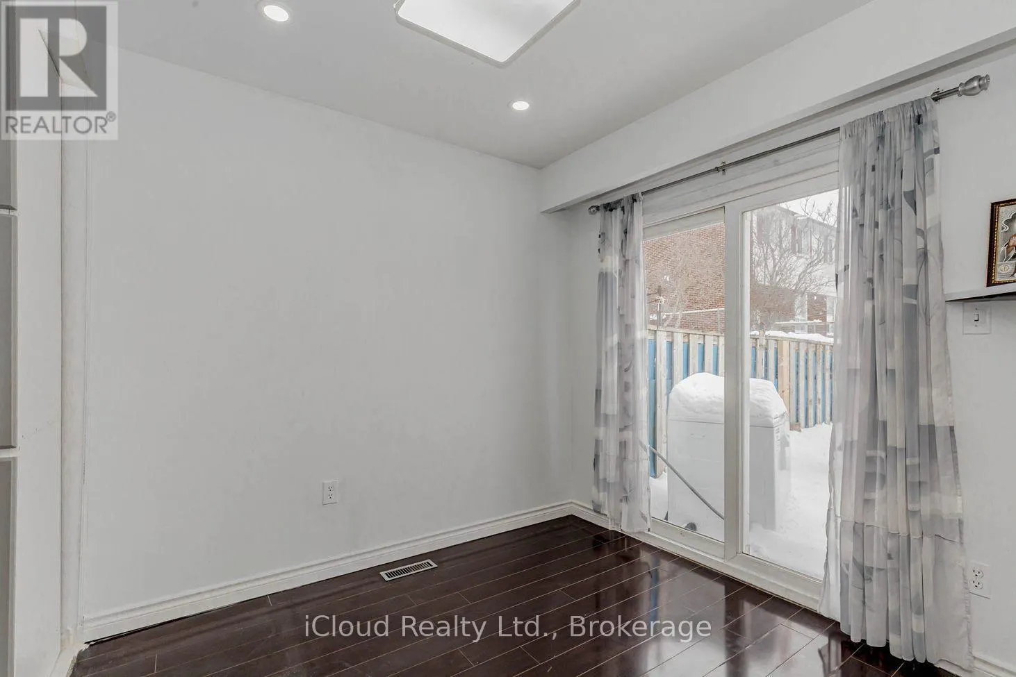 UNIT 1 - 7406 DARCEL AVENUE E