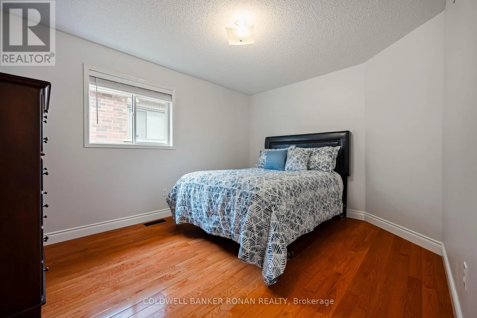 44 BACCARAT CRESCENT