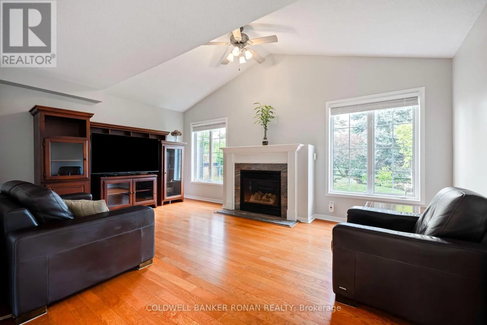 44 BACCARAT CRESCENT