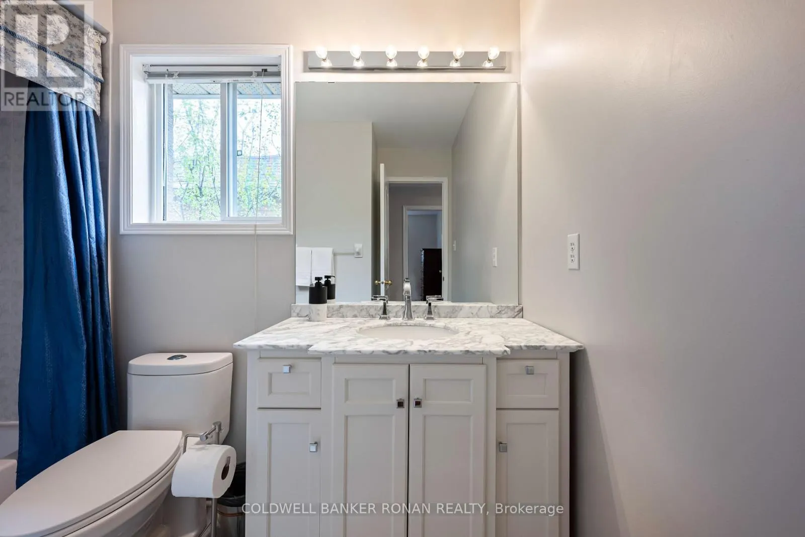 44 BACCARAT CRESCENT