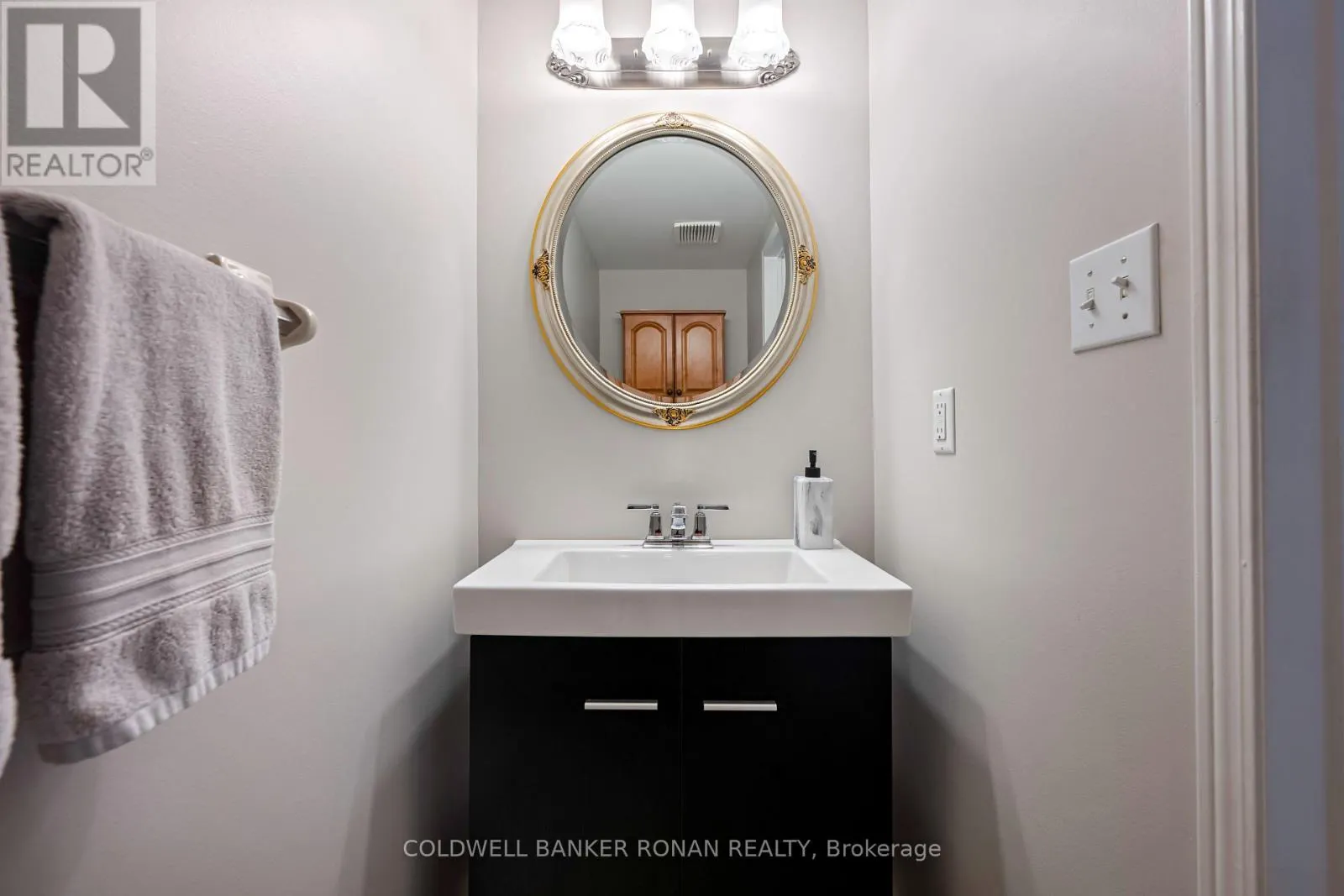 44 BACCARAT CRESCENT