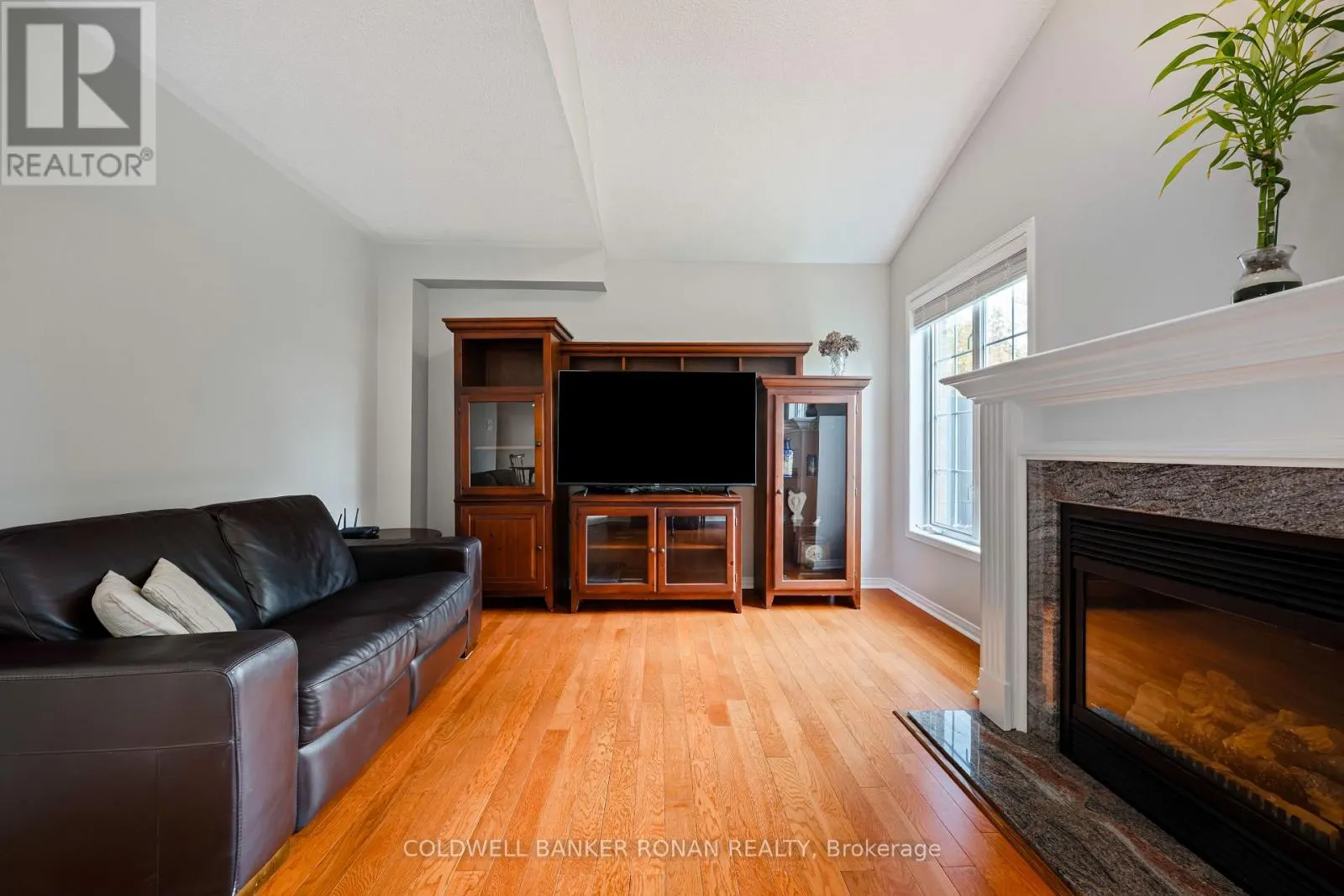 44 BACCARAT CRESCENT