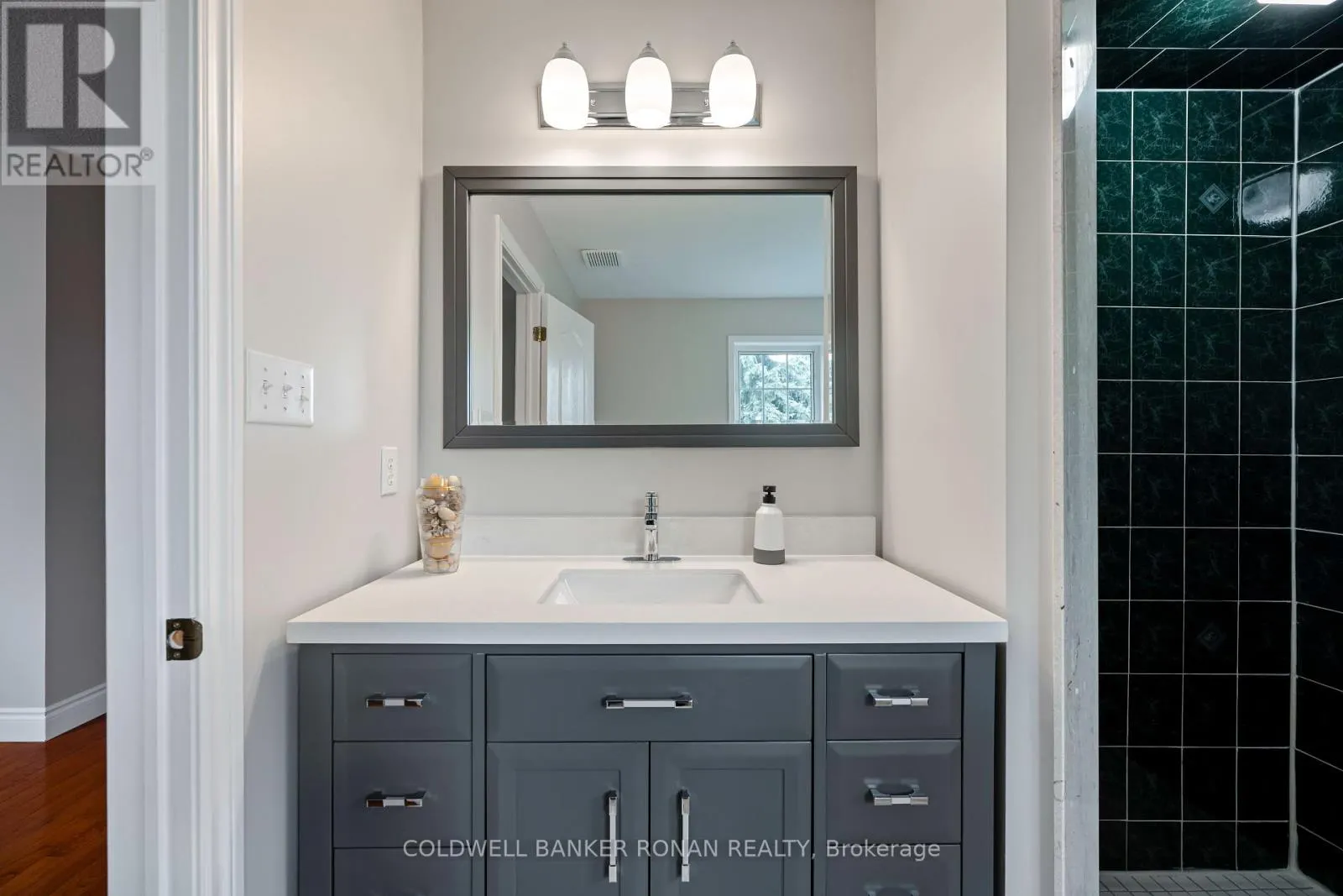 44 BACCARAT CRESCENT