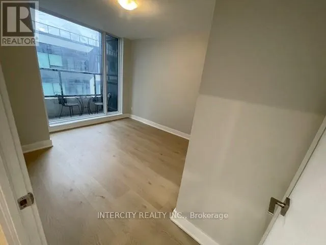 409 - 297 OAK WALK DRIVE