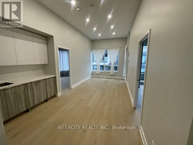 409 - 297 OAK WALK DRIVE