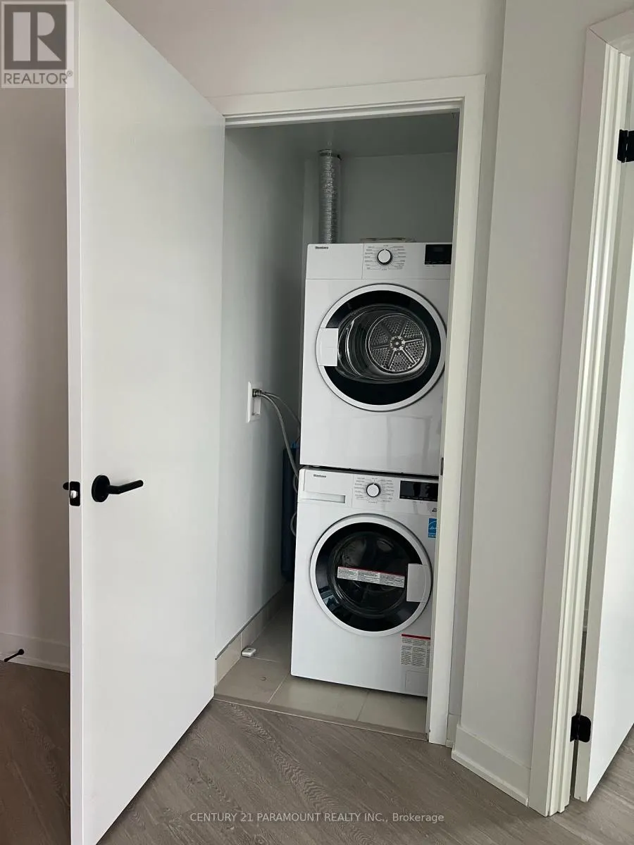 2206 - 2495 EGLINTON AVENUE W