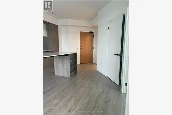 2206 - 2495 EGLINTON AVENUE W