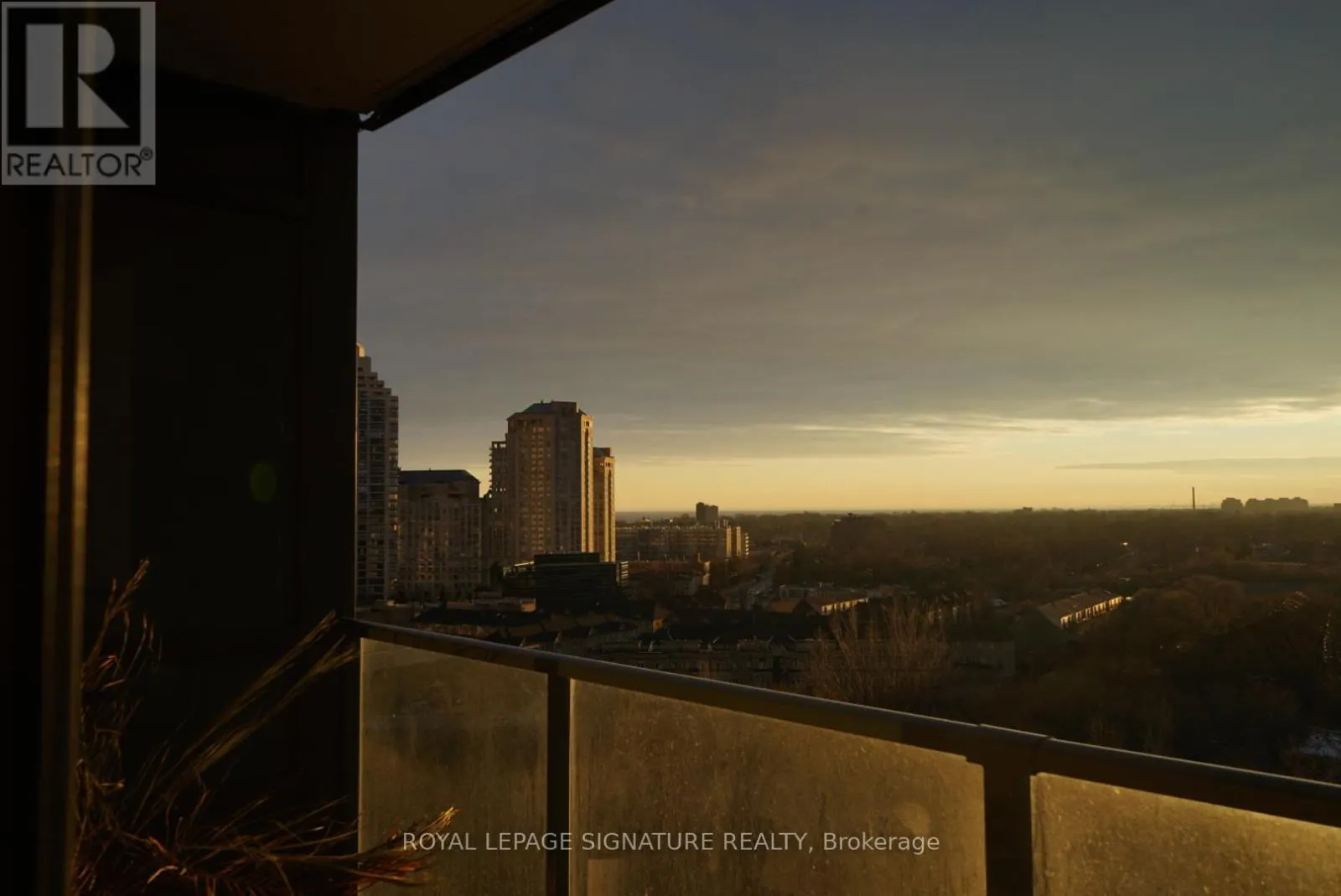 1104 - 36 PARK LAWN ROAD