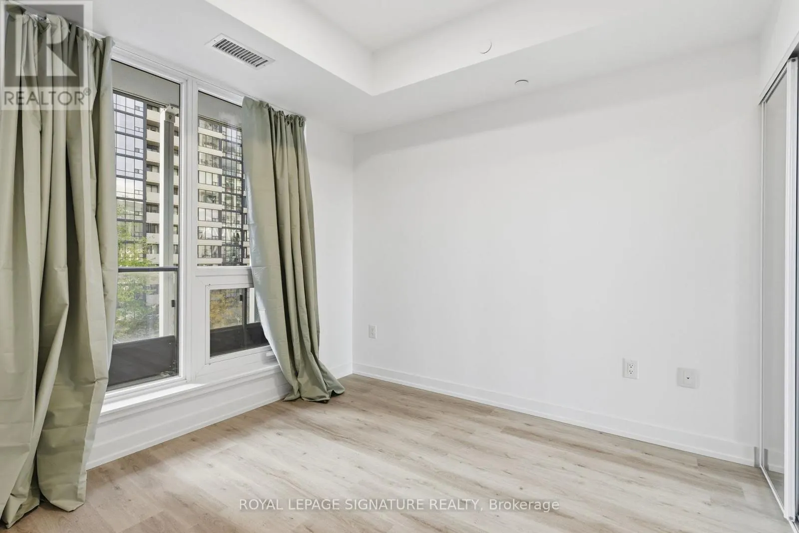 311 - 395 SQUARE ONE DRIVE