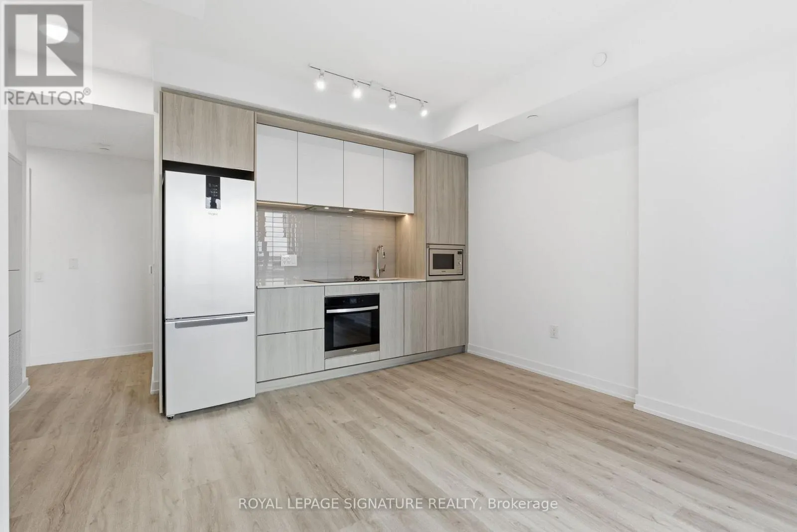 311 - 395 SQUARE ONE DRIVE