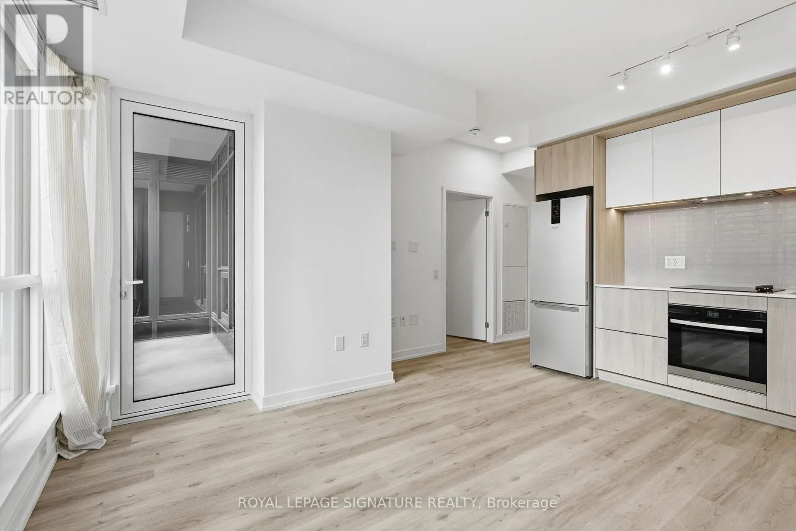 311 - 395 SQUARE ONE DRIVE