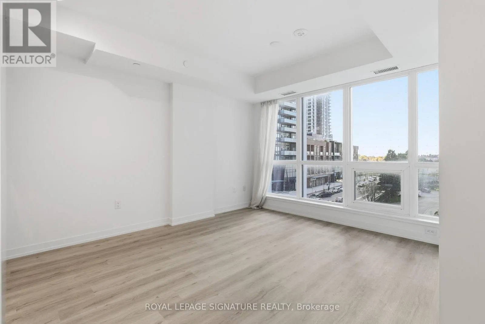 311 - 395 SQUARE ONE DRIVE