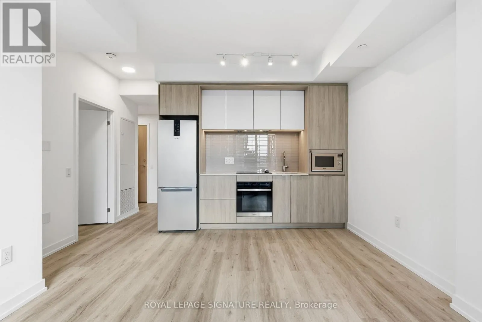 311 - 395 SQUARE ONE DRIVE