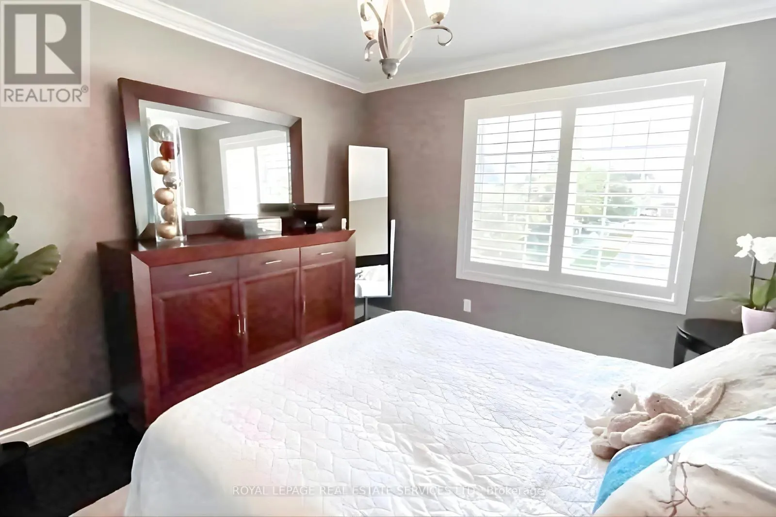 2384 HOLLYBROOK DRIVE