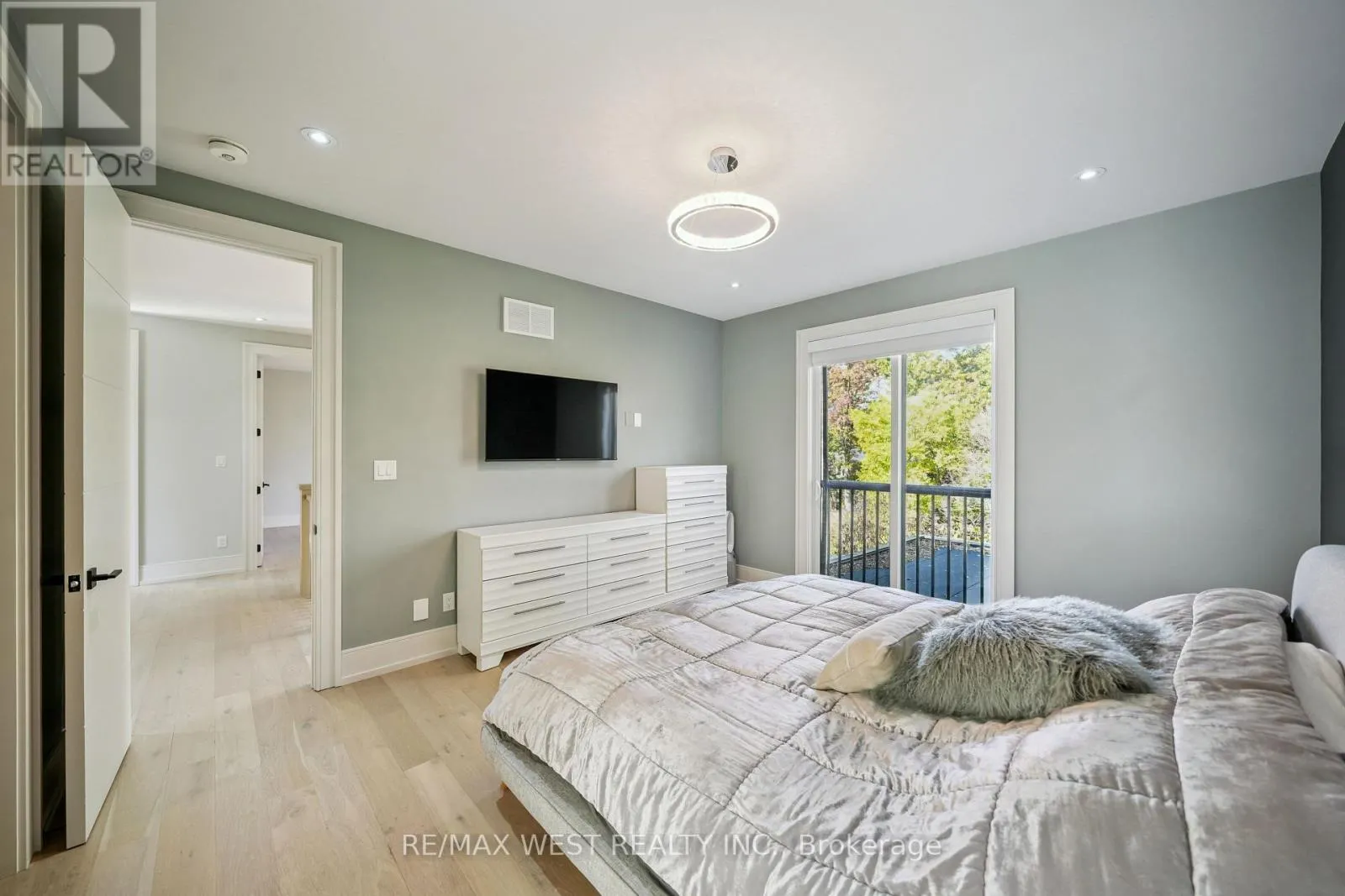 48 ARROWSMITH AVENUE