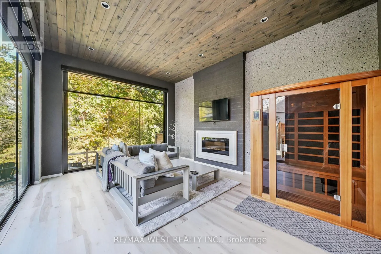 48 ARROWSMITH AVENUE