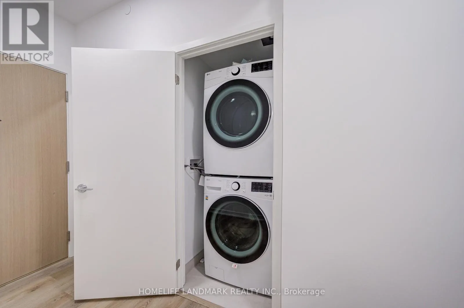 1208 - 395 SQUARE ONE DRIVE