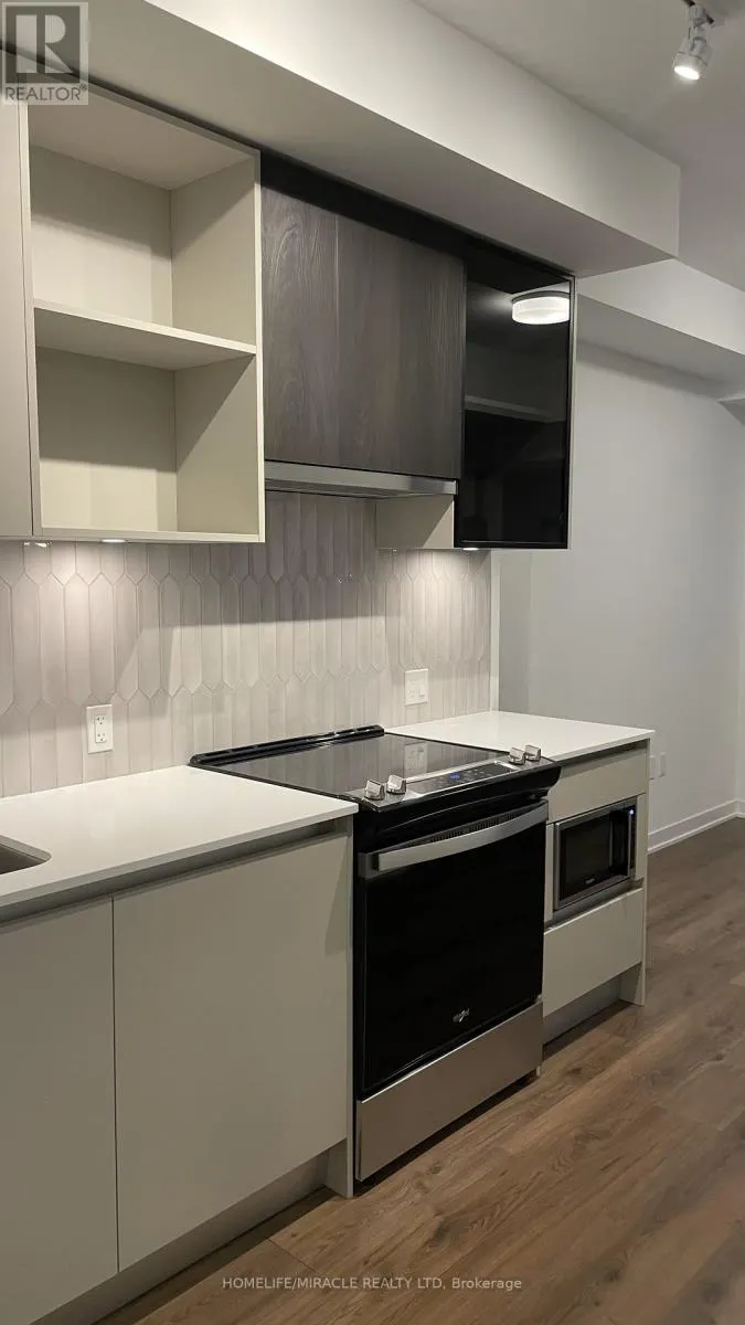 331 - 395 DUNDAS STREET W