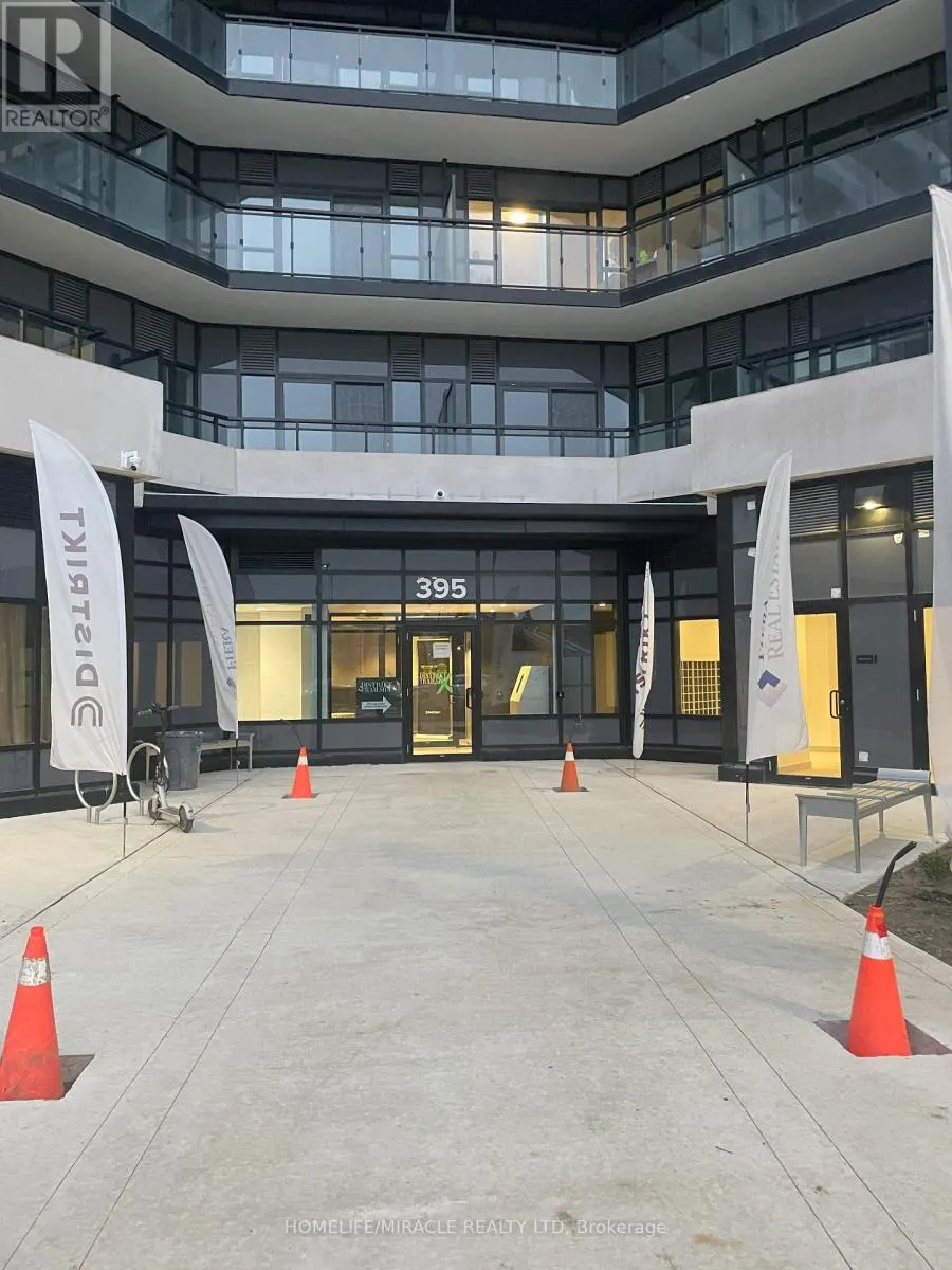 331 - 395 DUNDAS STREET W