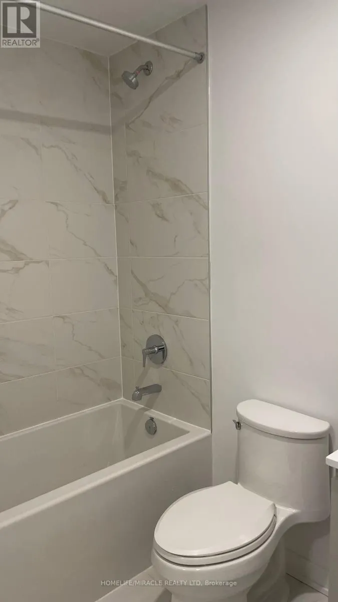 331 - 395 DUNDAS STREET W