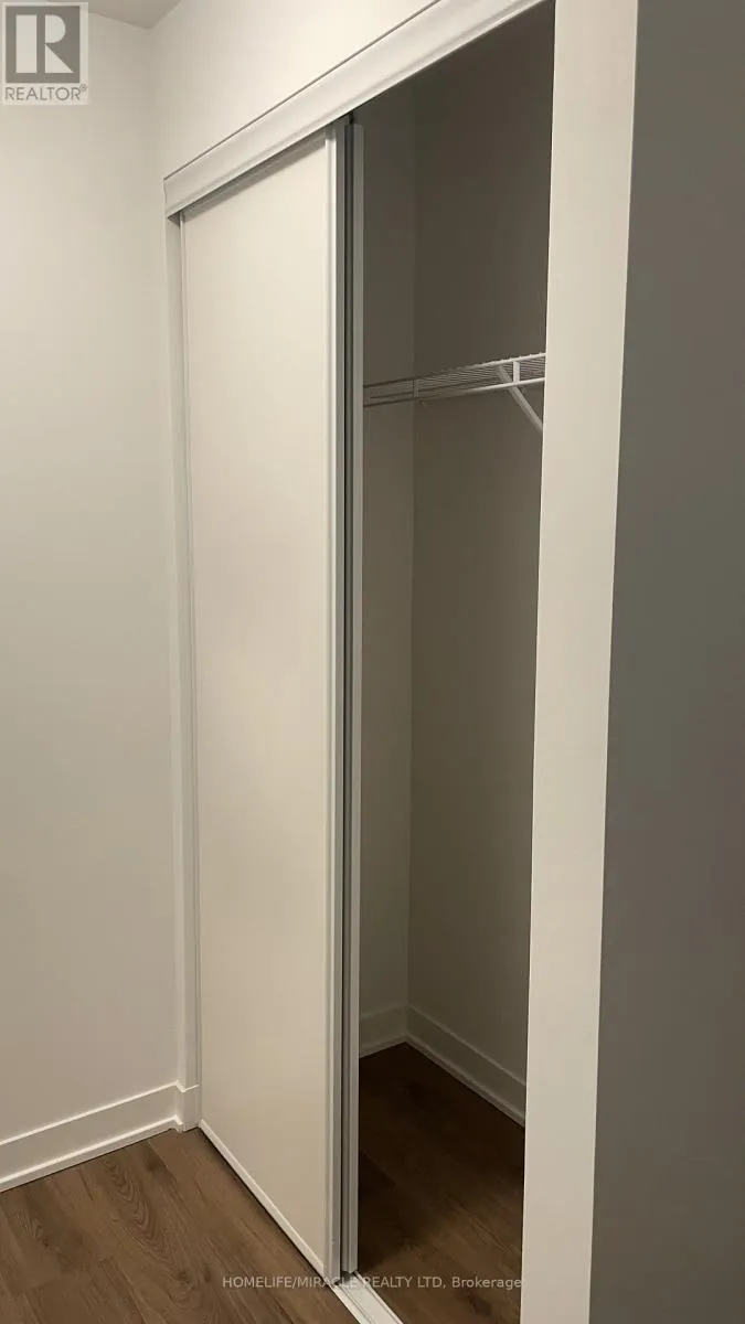 331 - 395 DUNDAS STREET W