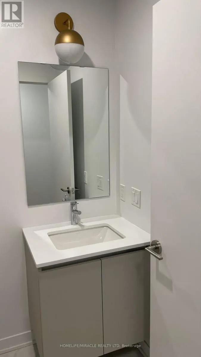 331 - 395 DUNDAS STREET W