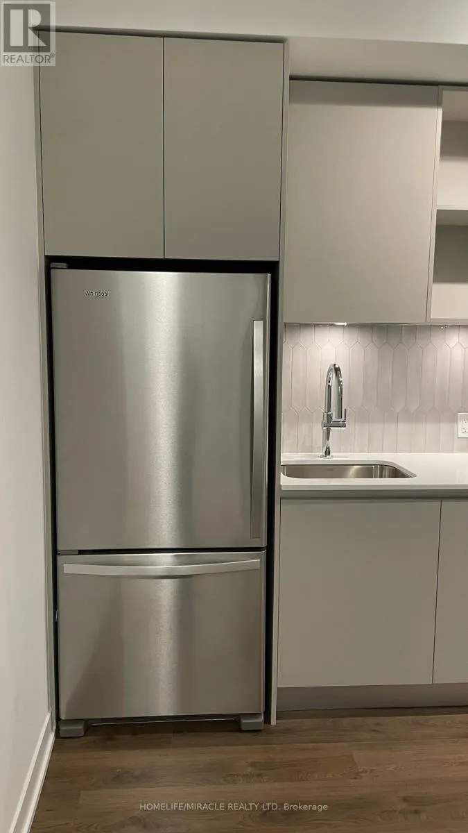 331 - 395 DUNDAS STREET W