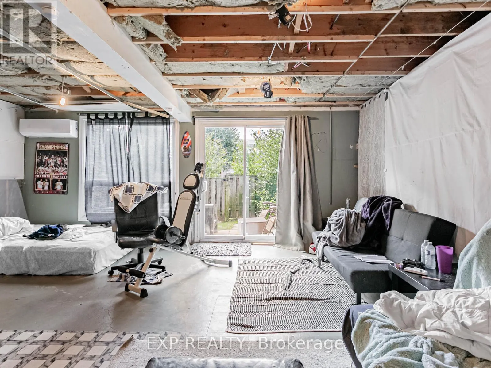 64 - 2050 UPPER MIDDLE ROAD