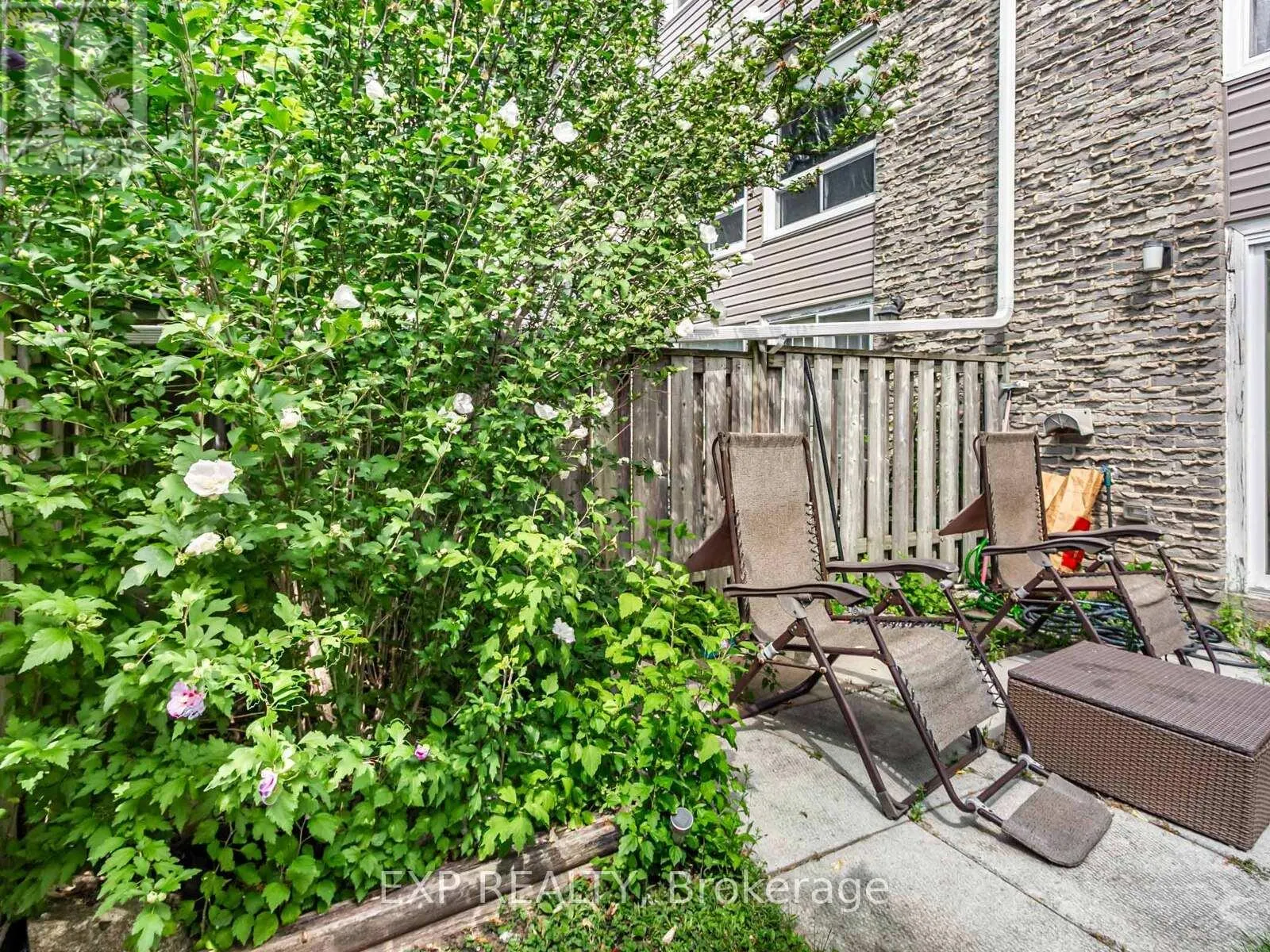 64 - 2050 UPPER MIDDLE ROAD