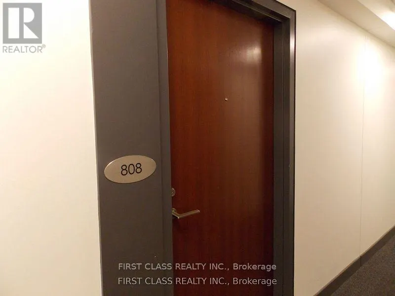 808 - 160 FLEMINGTON ROAD