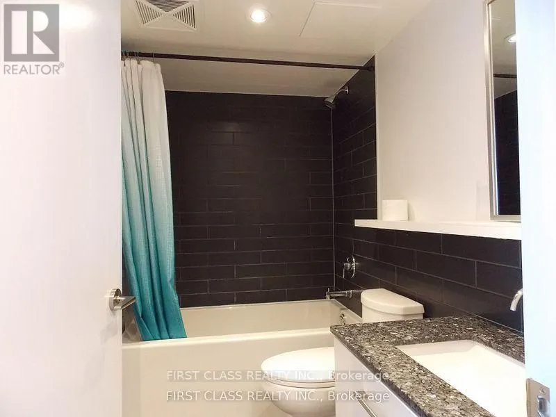 808 - 160 FLEMINGTON ROAD